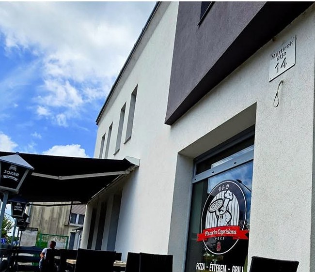 A pizzéria terasza a Mártírok útja 14. alatt