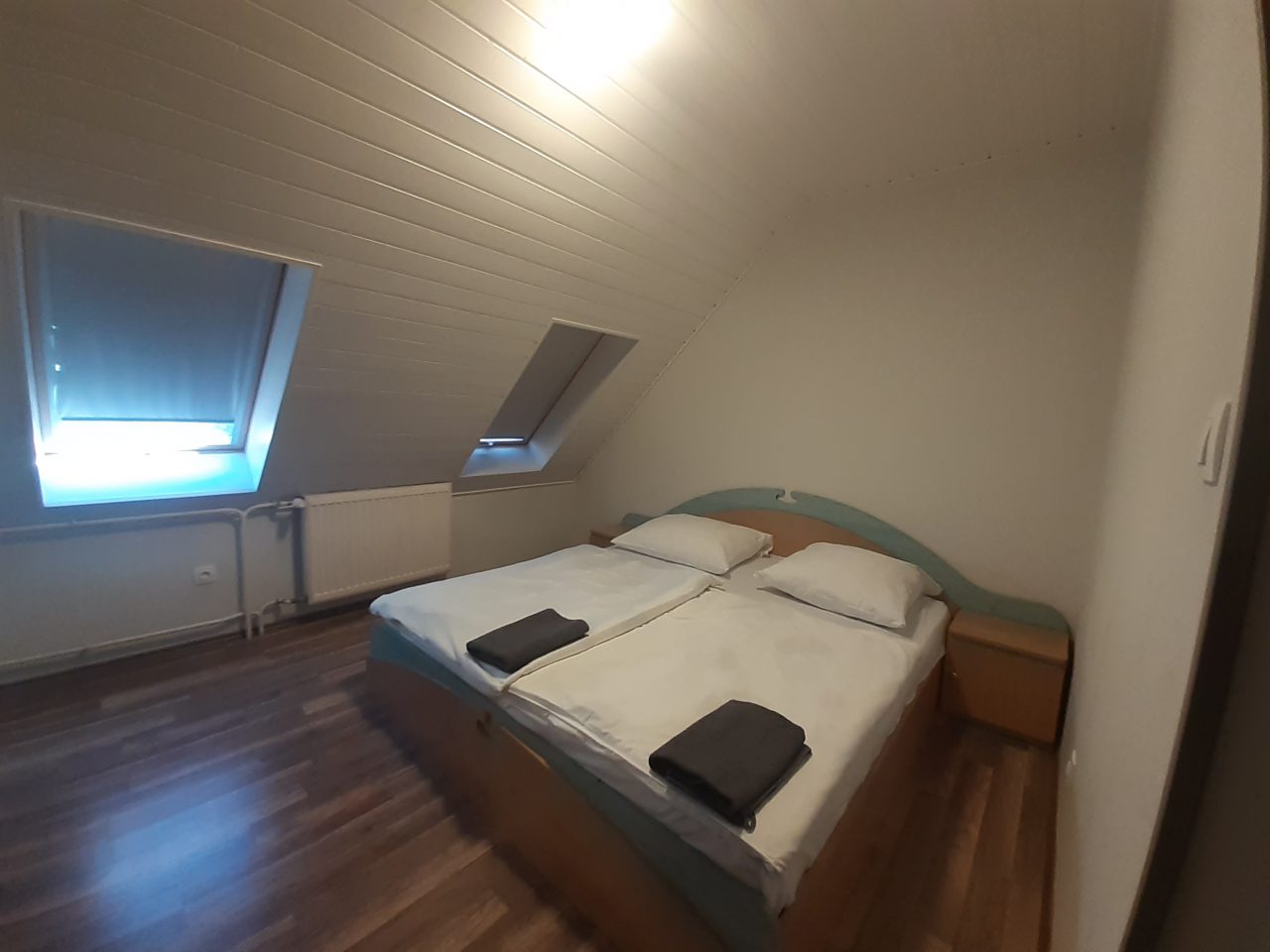 Tetőtéri szoba